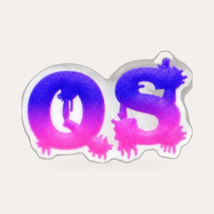 Pin's QS violet et bleu
