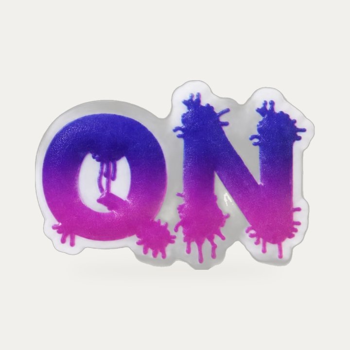 Pin's QN violet